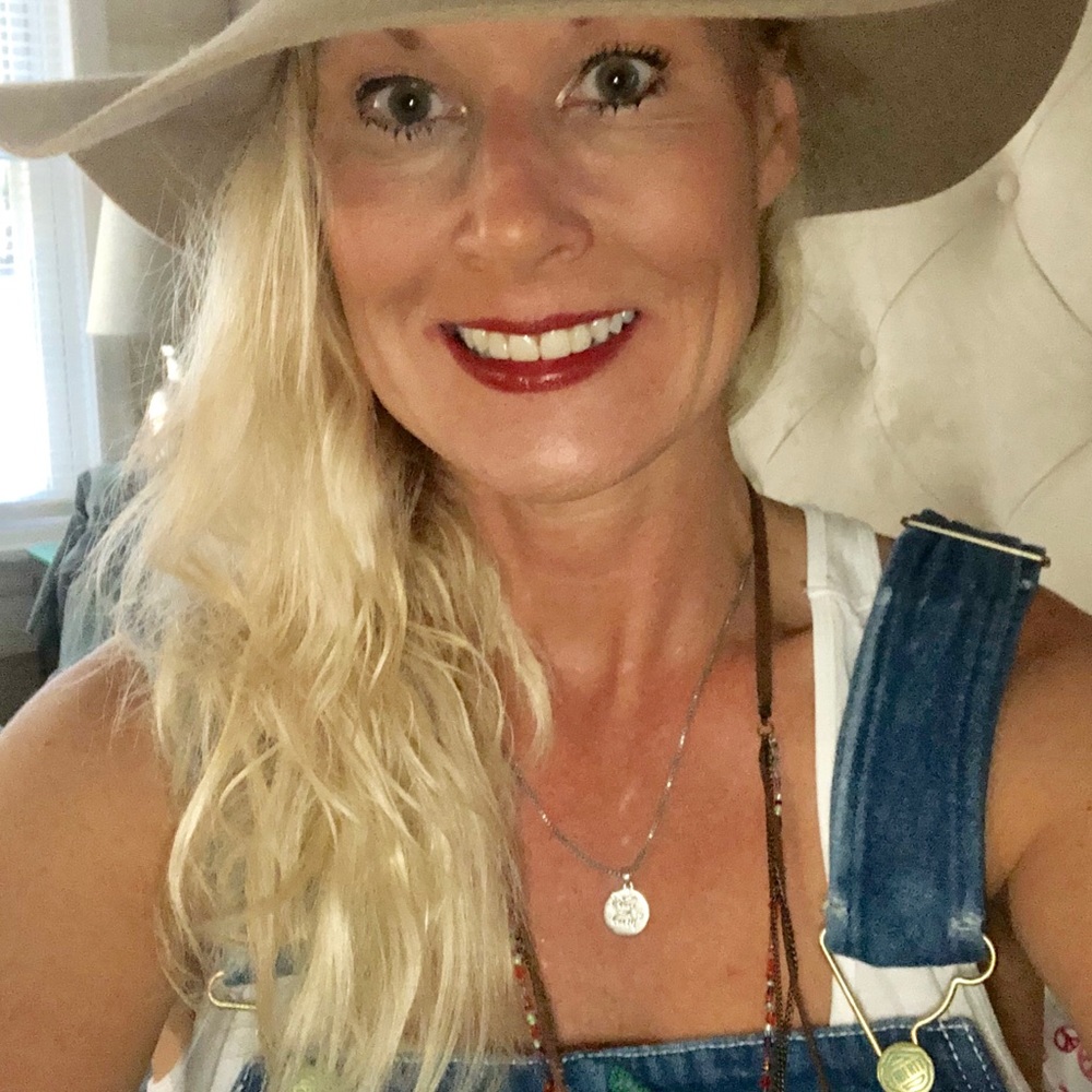 👜👓👢👗🩳🩴👠🧢🥾🎒👚👖🧥 - Picture 2 of 6